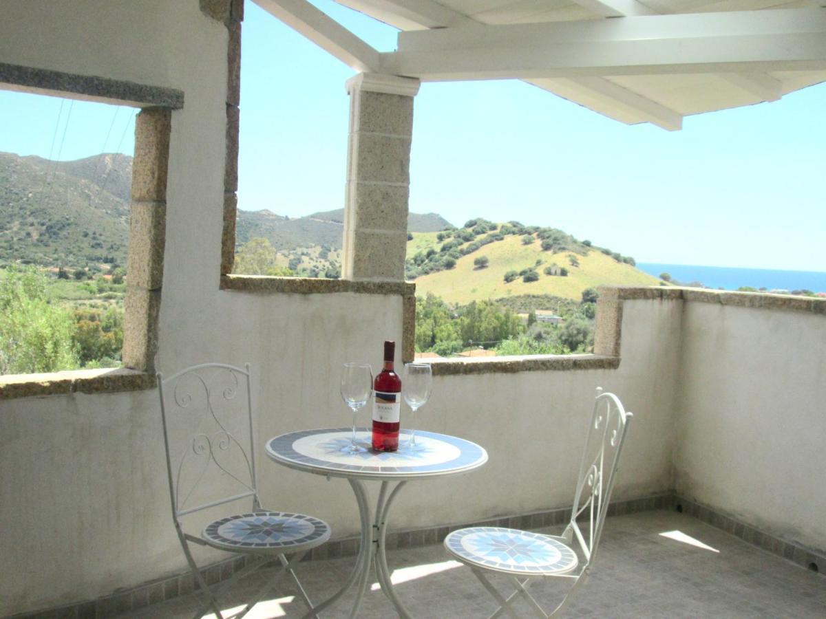 Villa Sardinia Yellow House à Solanas  Extérieur photo