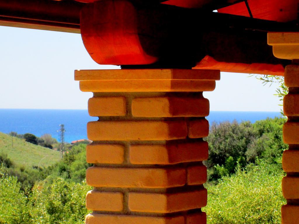 Villa Sardinia Yellow House à Solanas  Extérieur photo